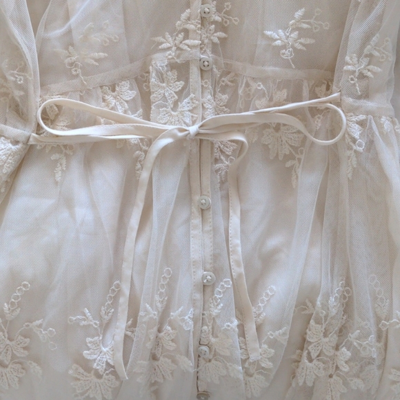 Lace dress - Picture 3 of 5